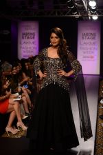 Model walk the ramp for Arpita Mehra at LFW 2014 Day 6 on 24th Aug 2014 (13)_53fafaf7ee636.JPG