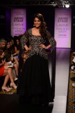 Model walk the ramp for Arpita Mehra at LFW 2014 Day 6 on 24th Aug 2014 (15)_53fafafb5e606.JPG
