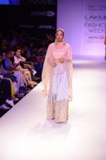 Model walk the ramp for Payal Singhal at LFW 2014 Day 5 on 23rd Aug 2014 (105)_53faf928c893d.JPG