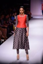 Model walk the ramp for Payal Singhal at LFW 2014 Day 5 on 23rd Aug 2014 (218)_53faf9abec3e3.JPG