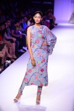 Model walk the ramp for Payal Singhal at LFW 2014 Day 5 on 23rd Aug 2014 (56)_53faf8dfb9624.JPG