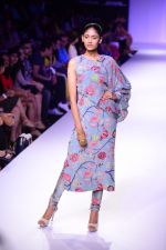 Model walk the ramp for Payal Singhal at LFW 2014 Day 5 on 23rd Aug 2014 (57)_53faf8e0cdaca.JPG