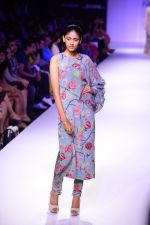 Model walk the ramp for Payal Singhal at LFW 2014 Day 5 on 23rd Aug 2014 (58)_53faf8e206728.JPG