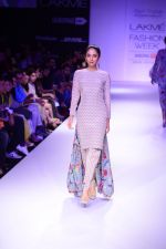 Model walk the ramp for Payal Singhal at LFW 2014 Day 5 on 23rd Aug 2014 (63)_53faf8e7279a7.JPG