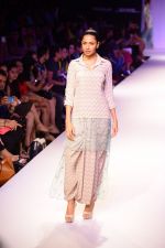 Model walk the ramp for Payal Singhal at LFW 2014 Day 5 on 23rd Aug 2014 (76)_53faf8f97483b.JPG