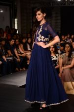 Model walk the ramp for Riddhi Mehra at LFW 2014 Day 6 on 24th Aug 2014 (276)_53fb11fc69029.JPG