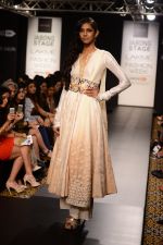 Model walk the ramp for Riddhi Mehra at LFW 2014 Day 6 on 24th Aug 2014 (299)_53fb1216bede8.JPG