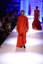 Model walk the ramp for Shantanu Nikhil at LFW 2014 Day 5 on 23rd Aug 2014 (210)_53fafb5fb6993.JPG