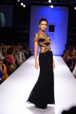 Model walk the ramp for Sonaakshi Raaj at LFW 2014 Day 6 on 24th Aug 2014 (147)_53fb2d494a476.JPG