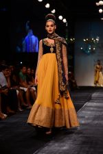 Model walk the ramp for Vikram Phadnis at LFW 2014 Day 5 on 23rd Aug 2014 (547)_53fafcf9df5aa.JPG