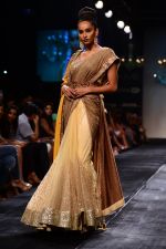 Model walk the ramp for Vikram Phadnis at LFW 2014 Day 5 on 23rd Aug 2014 (557)_53fafd05a6255.JPG