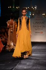 Model walk the ramp for Vikram Phadnis at LFW 2014 Day 5 on 23rd Aug 2014 (561)_53fafd0a52bfe.JPG