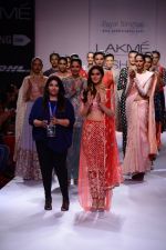 Vaani Kapoor walk the ramp for Payal Singhal at LFW 2014 Day 5 on 23rd Aug 2014 (340)_53faf8eb021fd.JPG