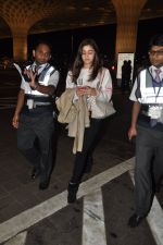 Alia Bhatt at airport in Mumbai on 25th Aug 2014 (28)_53fc9079e18ce.JPG
