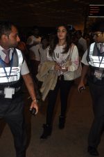 Alia Bhatt at airport in Mumbai on 25th Aug 2014 (34)_53fc90814f85c.JPG