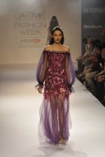 Model walk the ramp for Shehla Khan at LFW 2014 Day 5 on 23rd Aug 2014 (13)_53fc912a84458.JPG