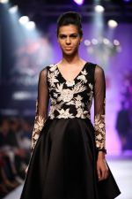 Model walk the ramp for Varun Bahl at LFW 2014 Day 6 on 24th Aug 2014 (26)_53fc76b38bee6.JPG