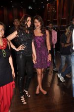 Priyanka Chopra, Sonali bendre on the sets of Cine stars ki khoj on 25th Aug 2014 (116)_53fc9f6d8528e.JPG