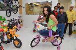 Ameesha Patel launches a toy store in Mumbai on 26th Aug 2014 (237)_53fdd5d654095.JPG