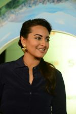 Sonakshi Sinha at Swatch watch Launch in Mumbai on 25th Aug 2014 (42)_53fd4384a3837.jpg