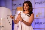 Parineeti Chopra at Pantene promotional event in Mumbai on 27th Aug 2014 (15)_53fe9aed04671.JPG