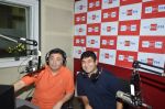 Rishi Kapoor celebrates his birthday with RJ Anirudh at 92.7 BIG FM on 27th Aug 2014 (16)_53fe9c31386a1.JPG
