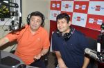 Rishi Kapoor celebrates his birthday with RJ Anirudh at 92.7 BIG FM on 27th Aug 2014 (18)_53fe9c8dafb2c.JPG