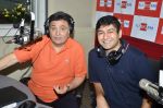 Rishi Kapoor celebrates his birthday with RJ Anirudh at 92.7 BIG FM on 27th Aug 2014 (22)_53fe9c341ea93.JPG