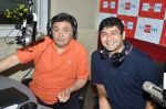 Rishi Kapoor celebrates his birthday with RJ Anirudh at 92.7 BIG FM on 27th Aug 2014 (23)_53fe9c8f9e181.JPG