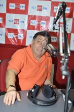 Rishi Kapoor celebrates his birthday with RJ Anirudh at 92.7 BIG FM on 27th Aug 2014 (49)_53fe9ca73c200.JPG