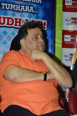 Rishi Kapoor celebrates his birthday with RJ Anirudh at 92.7 BIG FM on 27th Aug 2014 (96)_53fe9cc42f137.JPG