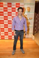 Tusshar Kapoor at Aza store launch in Bandra, Turner Road on 28th Aug 2014 (133)_53fff14ea5448.JPG