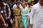 Rani Mukherjee visits Lalbaug Ka Raja in Mumbai on 29th Aug 2014 (33)_54013501d4c7d.JPG