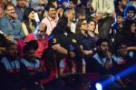 Abhishek Bachchan, Aishwarya Rai Bachchan at Pro Kabaddi grand finale in Mumbai on 31st Aug 2014 (128)_54042b428cad5.JPG
