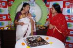 Asha Bhosle at big fm ganesh in Andheri, Mumbai on 1st Sept 2014 (126)_540568068d0c5.JPG