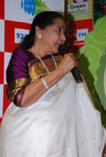 Asha Bhosle at big fm ganesh in Andheri, Mumbai on 1st Sept 2014 (53)_540567950528b.JPG