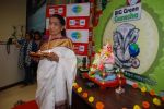 Asha Bhosle at big fm ganesh in Andheri, Mumbai on 1st Sept 2014 (6)_5405674d3d957.JPG