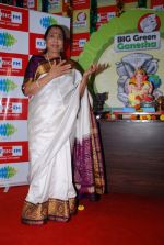 Asha Bhosle at big fm ganesh in Andheri, Mumbai on 1st Sept 2014 (78)_540567ba9e5e3.JPG
