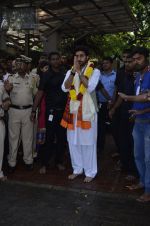 Abhishek Bachchan visits Siddhivinayak Temple in Mumbai on 4th Sept 2014 (23)_54095e48060ff.JPG
