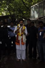 Abhishek Bachchan visits Siddhivinayak Temple in Mumbai on 4th Sept 2014 (3)_54095e2f454d9.JPG