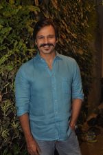 Vivek Oberoi gives interviews for blood donation drive in Juhu, Mumbai on 4th Sept 2014 (12)_54095e9317a52.JPG