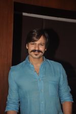 Vivek Oberoi gives interviews for blood donation drive in Juhu, Mumbai on 4th Sept 2014 (19)_54095e9998a02.JPG