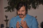 Vivek Oberoi gives interviews for blood donation drive in Juhu, Mumbai on 4th Sept 2014 (4)_54095e8a4733f.JPG