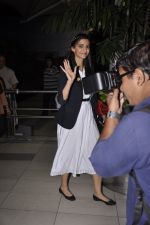 Sonam Kapoor return from Indore on 6th Sept 2014  (5)_540c03a1d59bd.JPG