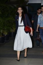 Sonam Kapoor return from Indore on 6th Sept 2014  (7)_540c03a43fde6.JPG