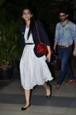 Sonam Kapoor return from Indore on 6th Sept 2014  (9)_540c03a686714.JPG