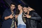 Deepika Padukone, Arjun Kapoor, Yo Yo Honey Singh on the sets of Raw Stars in Mumbai on 8th Sept 2014 (122)_540ea2872aba5.JPG