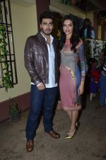 Arjun Kapoor and Deepika Padukone on the sets of Star Plus serial in Chandivili on 9th Sept 2014 (87)_54104e334635e.JPG
