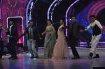 Arjun Kapoor, Deepika Padukone promote Finding Fanny on Jhalak Dikhla Jaa on 10th Sept 2014 (1)_541155941fe71.JPG