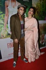 Deepika Padukone, Ranveer Singh at Finding Fanny screening for Big B in Sunny Super Sound on 10th Sept 2014 (21)_54114a4d9cefd.JPG